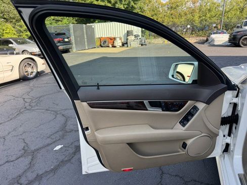 Used 2014 Mercedes-Benz C 250 Sedan image 19