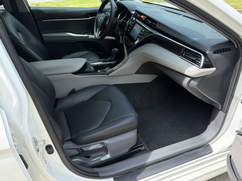 Used 2018 Toyota Camry LE FWD image 13