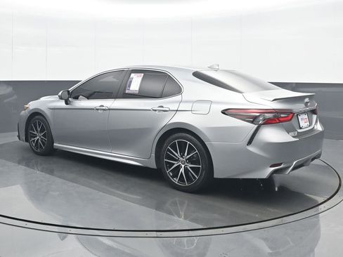 Used 2023 Toyota Camry SE image 4