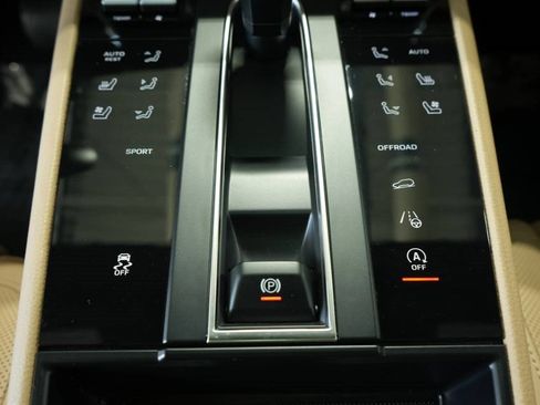 Used 2024 Porsche Macan image 22