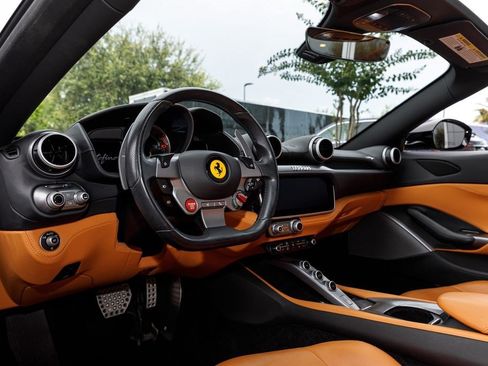Used 2019 Ferrari Portofino RWD image 22