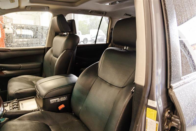 Used 2015 Lexus LX 570 4WD w/ Luxury Package image 16