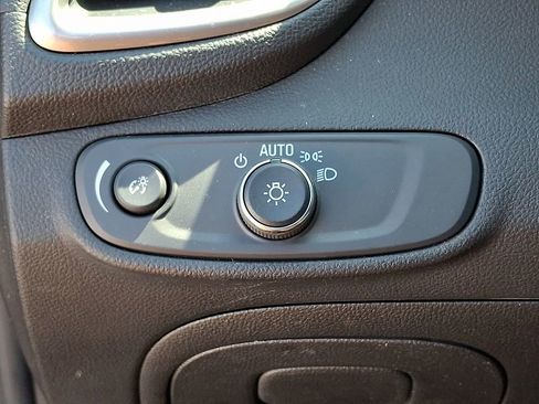 Used 2022 Chevrolet Trax LT w/ Driver Confidence Package image 24