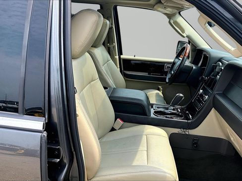 Used 2015 Lincoln Navigator 4WD w/ Equipment Group 101A Reserve image 7