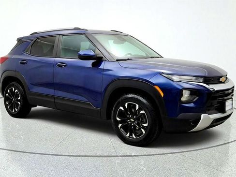 Used 2022 Chevrolet TrailBlazer LT w/ Convenience Package AWD/4WD image 3