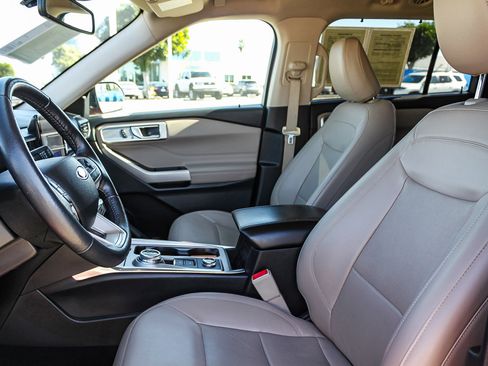 Used 2023 Ford Explorer Limited image 18