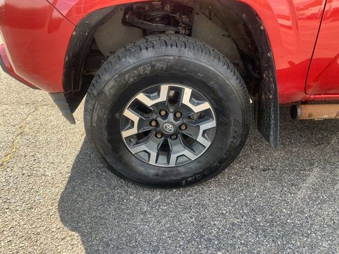 Used 2022 Toyota Tacoma SR AWD/4WD image 32
