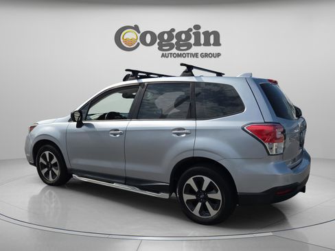 Used 2017 Subaru Forester 2.5i AWD/4WD image 3