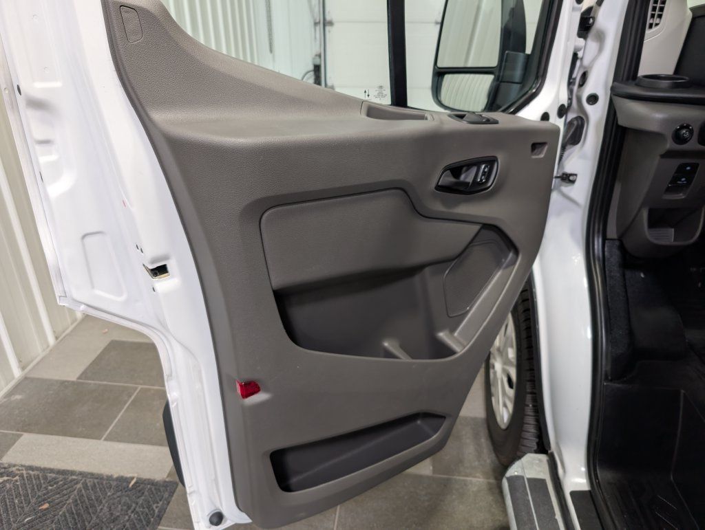 Used 2025 Ford Transit 250 Low Roof w/ Exterior Upgrade Package RWD image 8