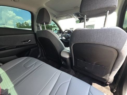 Used 2025 Hyundai Elantra Limited FWD image 15