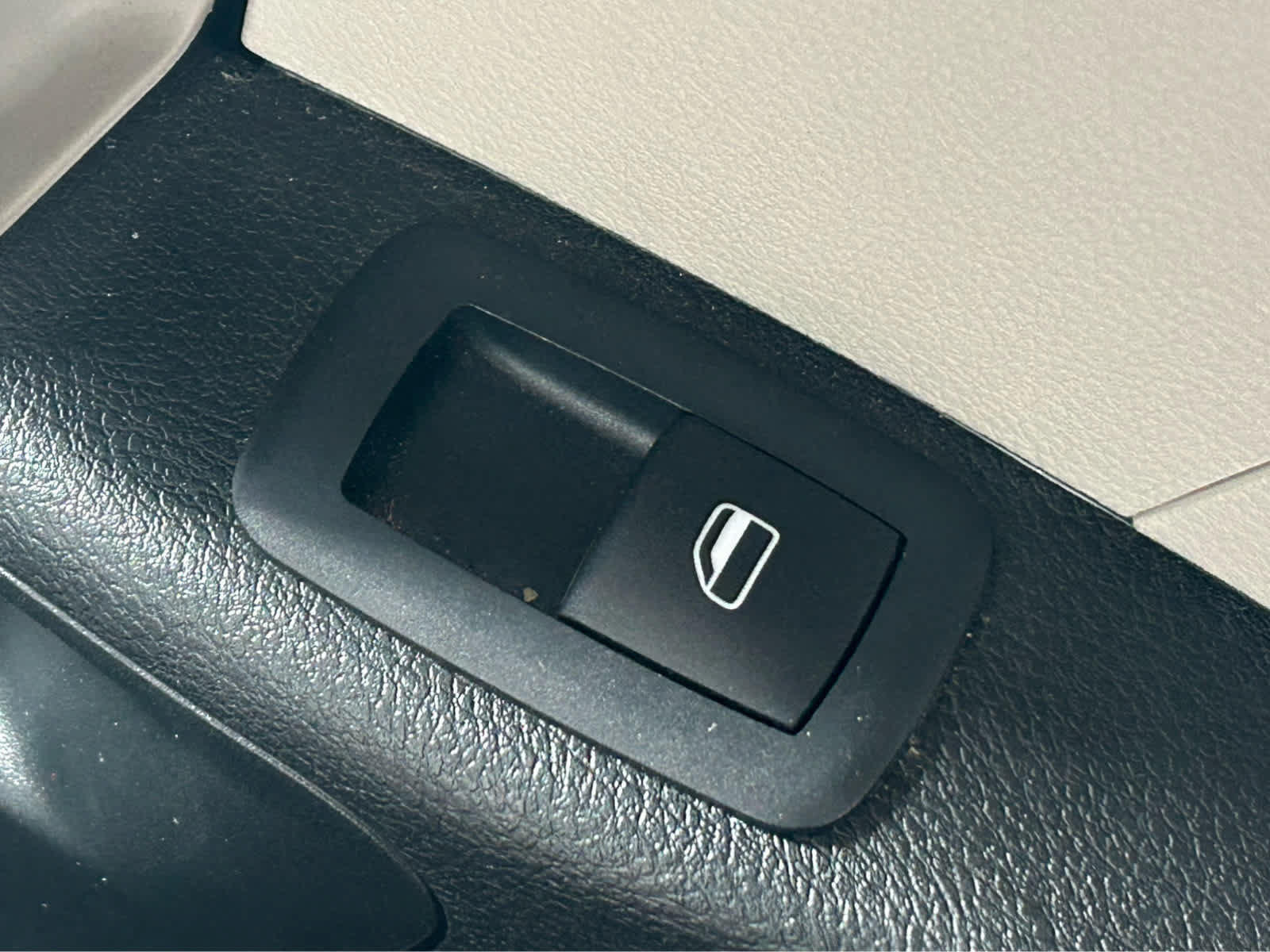 Used 2024 Chrysler Pacifica Touring-L FWD image 19