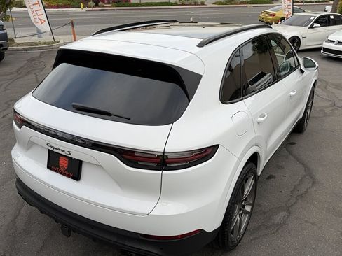 Used 2023 Porsche Cayenne S Platinum w/ Premium Package Plus AWD/4WD image 16