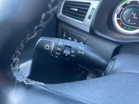 Used 2019 Kia Niro LX FWD image 15