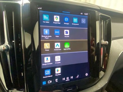 Certified 2025 Volvo XC60 B5 Plus image 21