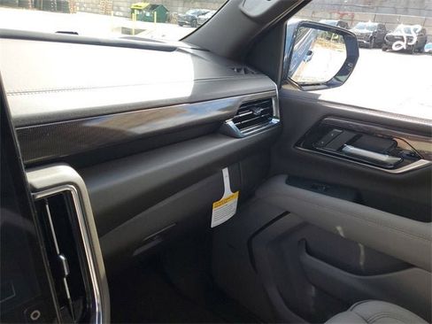 New 2026 GMC Yukon XL Elevation image 25