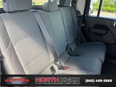 New 2025 Jeep Gladiator Rubicon w/ Convenience Group image 21