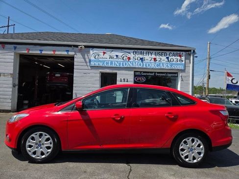 Used 2012 Ford Focus SE FWD image 2