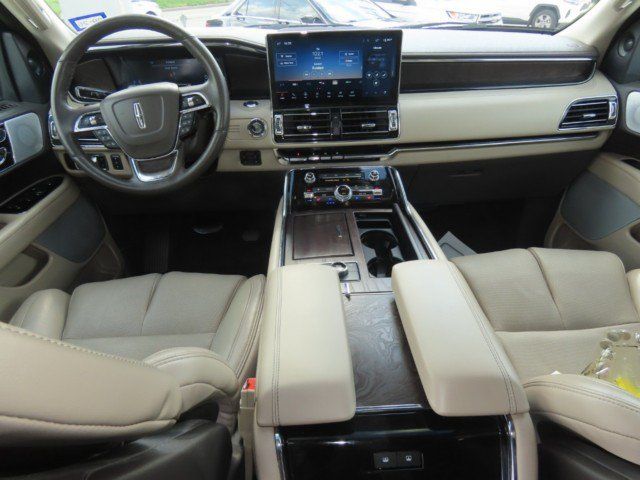Used 2023 Lincoln Navigator Reserve AWD/4WD image 21