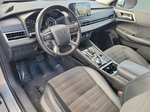 Used 2024 Mitsubishi Outlander SE image 18