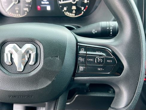 Used 2025 RAM ProMaster 2500 w/ Convenience Group FWD image 18