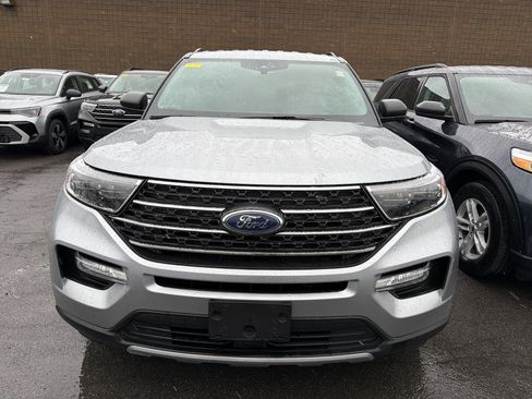 Used 2023 Ford Explorer XLT w/ Equipment Group 202A image 3