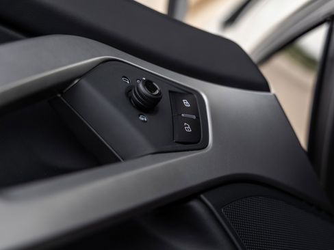 Used 2018 Lamborghini Aventador S image 27