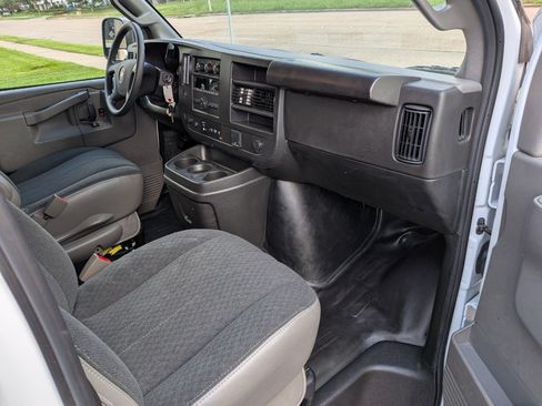 Used 2025 Chevrolet Express 2500 w/ Driver Convenience Package RWD image 14