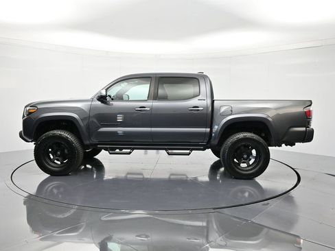 Used 2022 Toyota Tacoma Limited AWD/4WD image 8