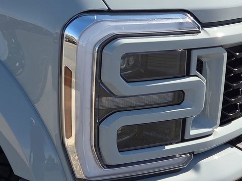 Used 2025 Ford F450 Platinum w/ FX4 Off-Road Package AWD/4WD image 10