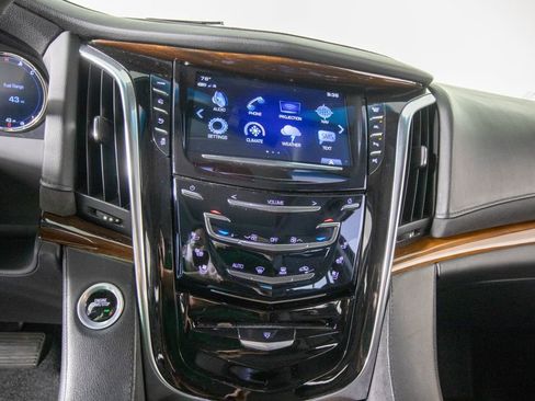 Used 2019 Cadillac Escalade ESV Luxury image 27