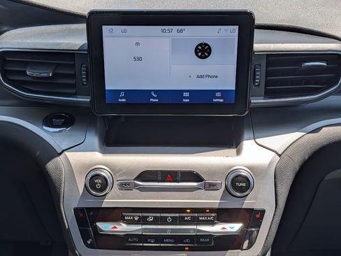 Certified 2022 Ford Explorer XLT w/ Equipment Group 202A AWD/4WD image 19