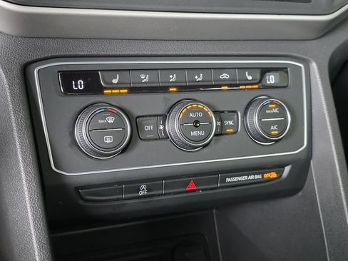 Used 2021 Volkswagen Atlas Cross Sport SE w/ Panoramic Sunroof Package FWD image 22