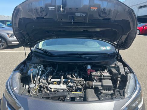 Used 2025 Nissan Versa SV FWD image 31
