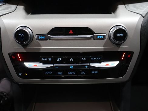 Used 2023 Ford Explorer XLT w/ Equipment Group 202A image 33