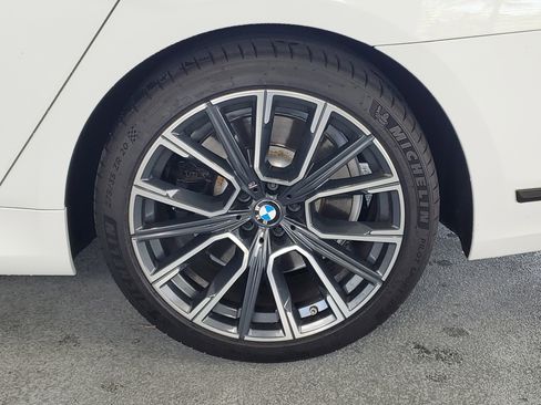 Used 2022 BMW 750i xDrive w/ M Sport Package AWD/4WD image 7