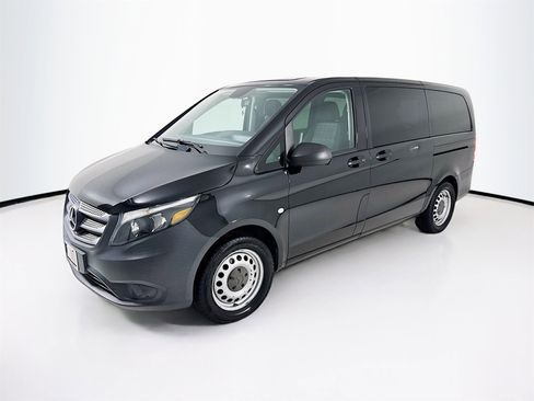 Used 2018 Mercedes-Benz Metris Passenger image 3