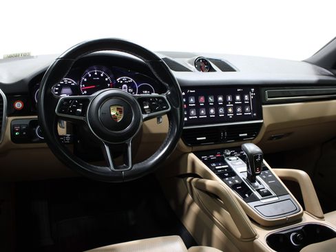 Used 2023 Porsche Cayenne Platinum Edition AWD/4WD image 2