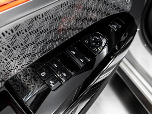 Used 2023 BMW 760i xDrive image 52