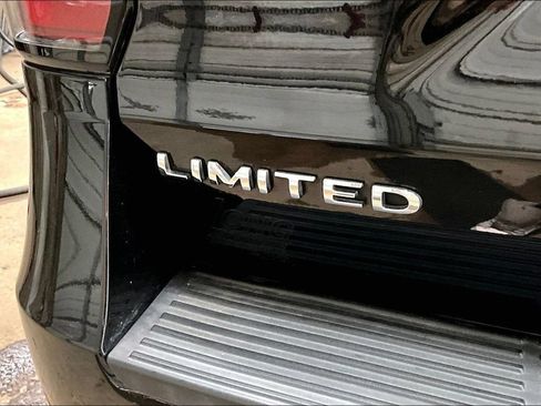Used 2019 Ford Expedition Limited w/ Special Edition Package AWD/4WD image 7