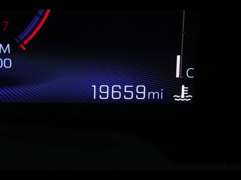 Used 2025 Chevrolet Trax LT w/ LT Convenience Package image 24