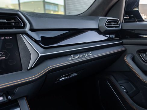 Used 2026 Lamborghini Urus SE AWD/4WD image 34