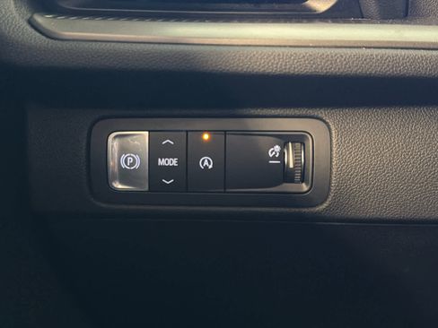 Used 2025 Chevrolet Traverse LT image 42