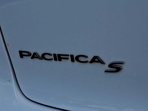Used 2020 Chrysler Pacifica Touring-L w/ S Appearance Package FWD image 39