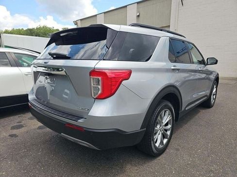 Used 2022 Ford Explorer XLT w/ Equipment Group 202A AWD/4WD image 4