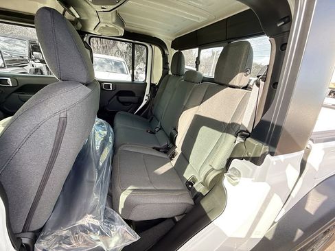 New 2026 Jeep Gladiator Sport image 25