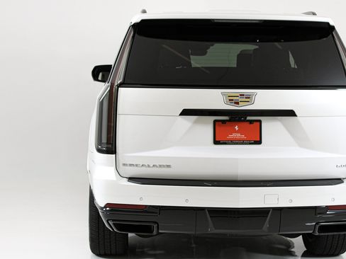 Used 2025 Cadillac Escalade ESV Sport Platinum RWD image 17
