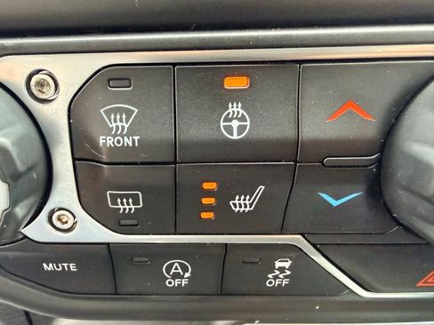 Used 2018 Jeep Wrangler Unlimited Sahara w/ Uconnect 4C Nav & Sound Group AWD/4WD image 24