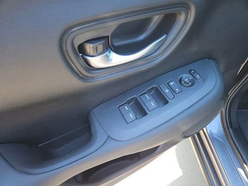 Used 2025 Honda HR-V LX image 14