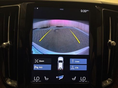 Used 2021 Volvo XC60 T6 Momentum image 18