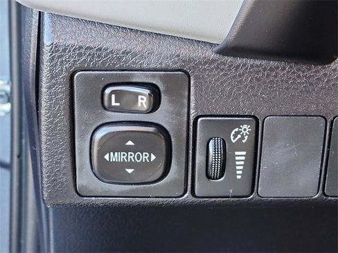 Used 2018 Toyota Corolla LE image 25